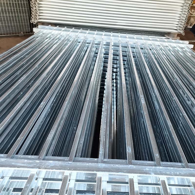 The 8m long iron gate is completed