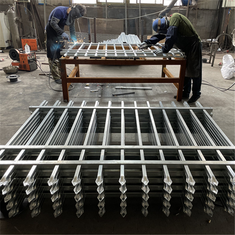 All welds of the steel fence are laser welded