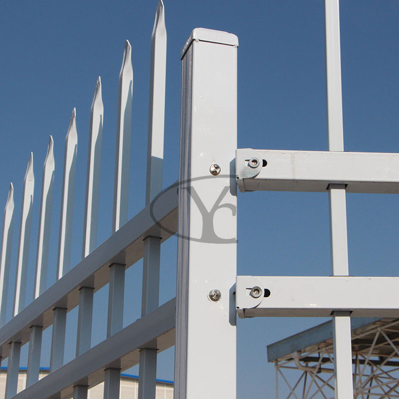 Zinc steel fence spraying1