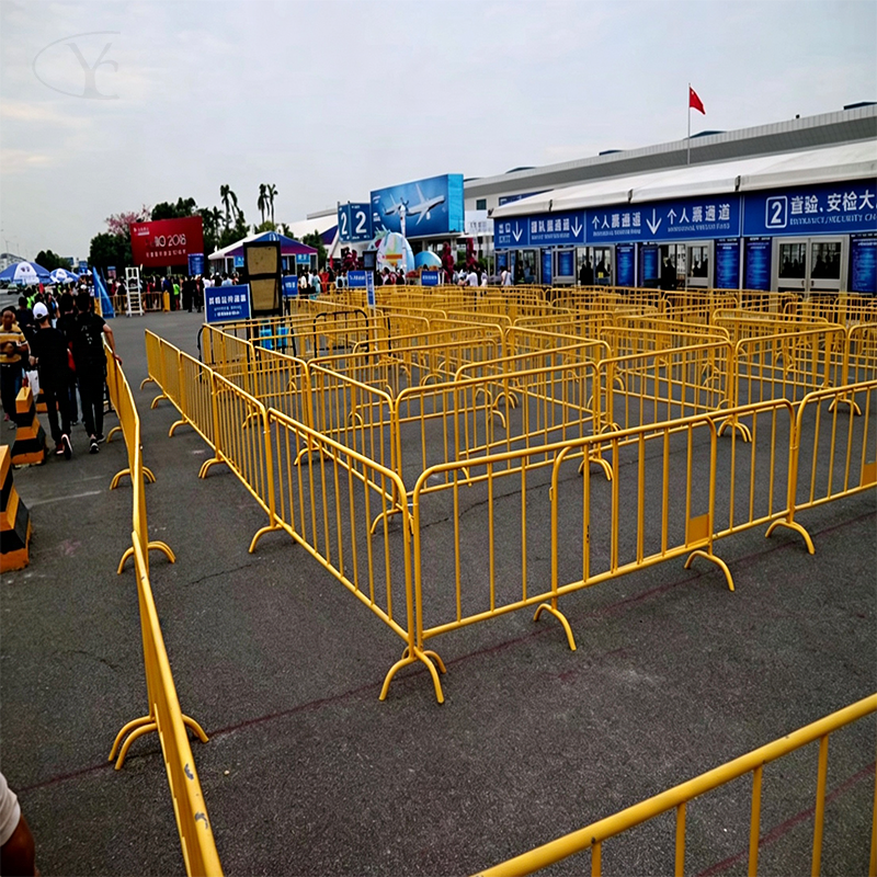 Walkway & carriageway separation fence